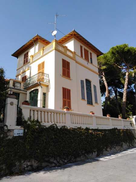 casa in vendita: Villa Imperia
